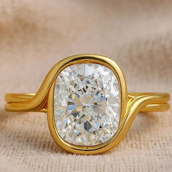 Cushion cut diamond ring