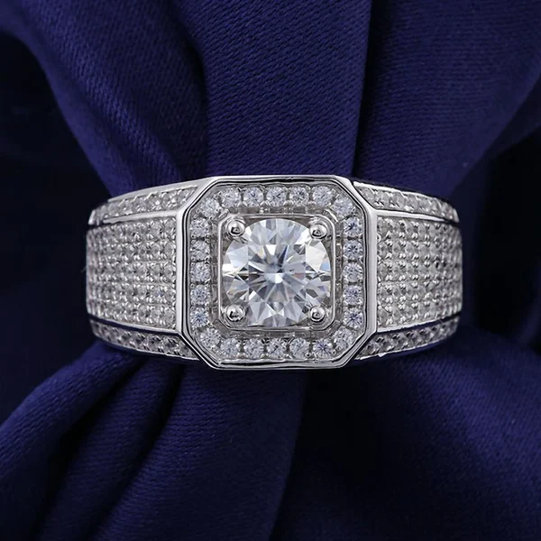 Round cut diamond ring
